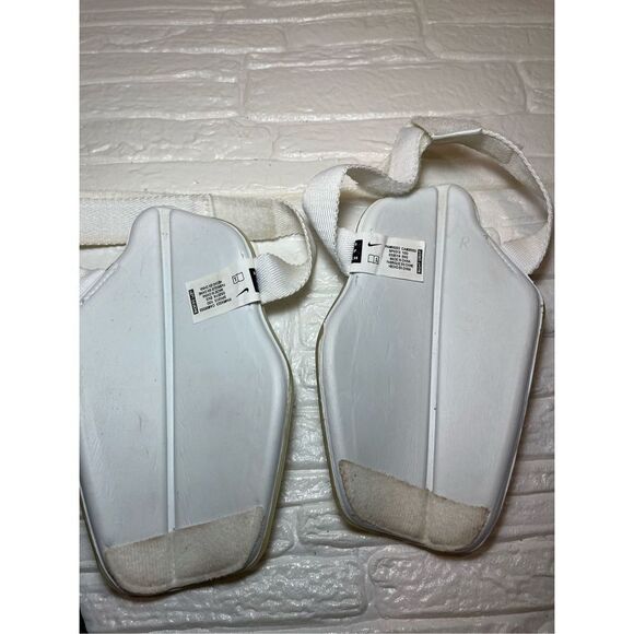 Nike Attack Stadium Shinguard - Picture 3 of 5